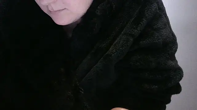 Snapshot of busty-bella1 chatting on November 28, 6:32 pm busty-bella1 online show from November 28, 6:32 pm