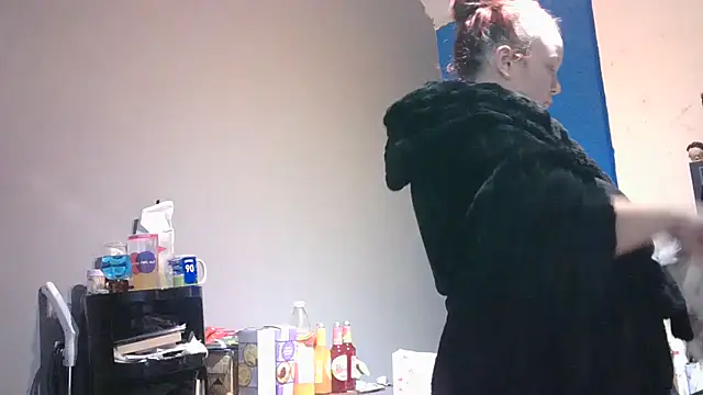 Snapshot of busty-bella1 chatting on December 5, 9:18 am busty-bella1 online show from December 5, 9:18 am