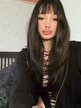 madelinexx online show from May 10, 2:00 pm