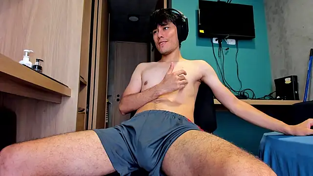 Snapshot of Huge_latin_cock chatting on May 29, 9:35 pm Huge latin cock online show from May 29, 9:35 pm