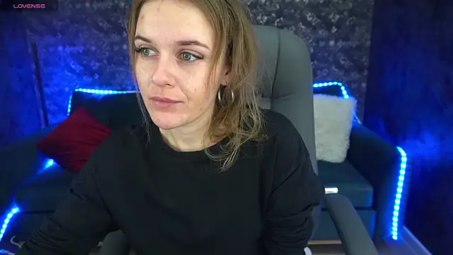 Snapshot of MaribelRiverr_ chatting on December 12, 6:14 am MaribelRiverr online show from December 12, 6:14 am