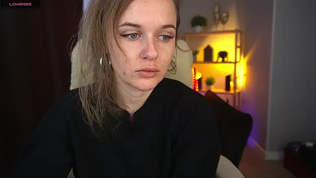 Snapshot of MaribelRiverr_ chatting on December 16, 6:32 am MaribelRiverr online show from December 16, 6:32 am