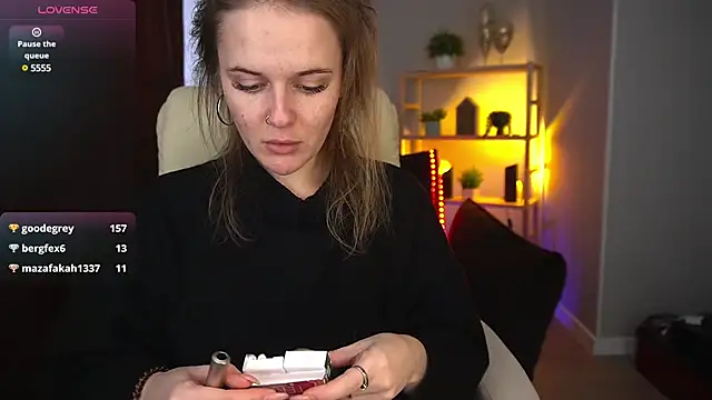 Snapshot of MaribelRiverr_ chatting on December 16, 10:08 am MaribelRiverr online show from December 16, 10:08 am