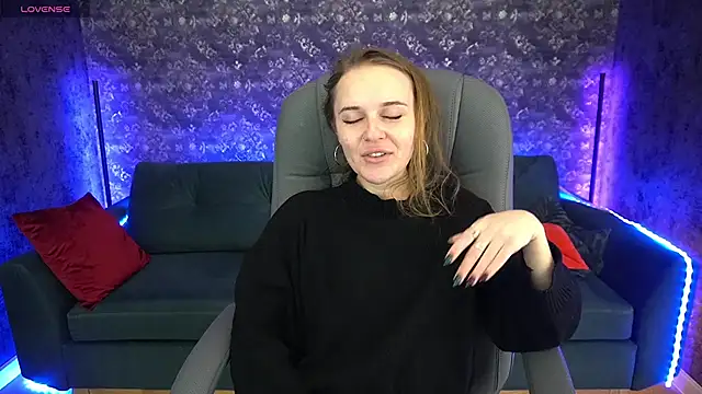 Snapshot of MaribelRiverr_ chatting on December 19, 6:12 am MaribelRiverr online show from December 19, 6:12 am