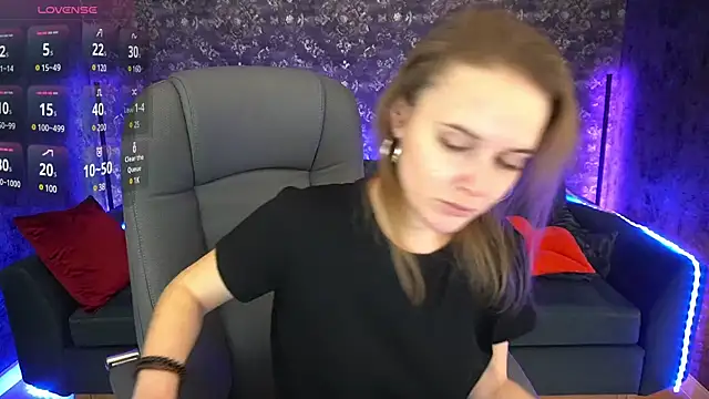 Snapshot of MaribelRiverr_ chatting on December 19, 10:02 am MaribelRiverr online show from December 19, 10:02 am