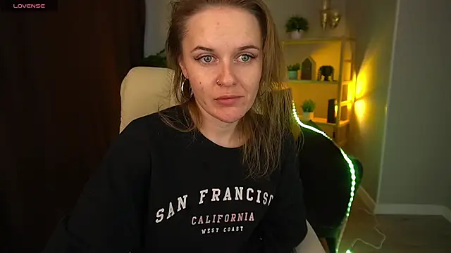 Snapshot of MaribelRiverr_ chatting on December 21, 6:30 am MaribelRiverr online show from December 21, 6:30 am