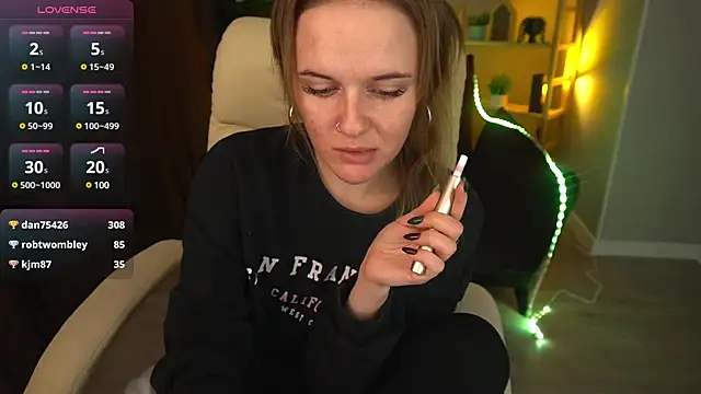 Snapshot of MaribelRiverr_ chatting on December 21, 10:06 am MaribelRiverr online show from December 21, 10:06 am