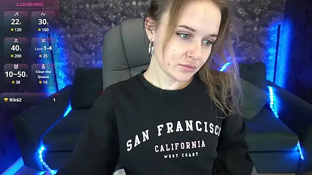 Snapshot of MaribelRiverr_ chatting on December 22, 9:55 am MaribelRiverr online show from December 22, 9:55 am