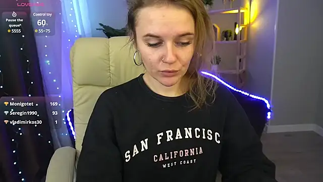 Snapshot of MaribelRiverr_ chatting on December 26, 10:16 am MaribelRiverr online show from December 26, 10:16 am