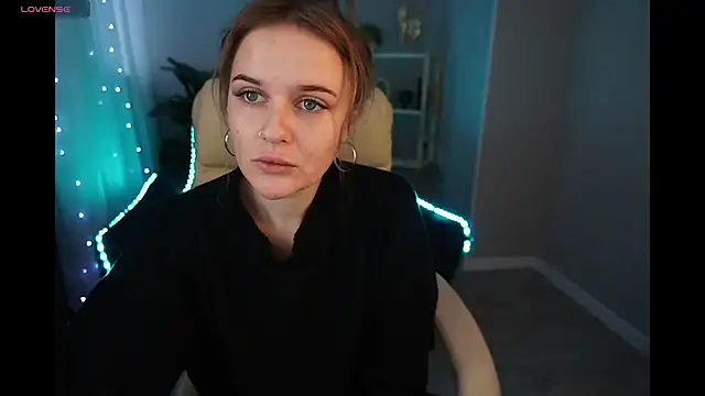 Snapshot of MaribelRiverr_ chatting on December 27, 6:57 am MaribelRiverr online show from December 27, 6:57 am