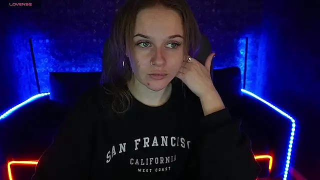 Snapshot of MaribelRiverr_ chatting on February 1, 6:32 am MaribelRiverr online show from February 1, 6:32 am