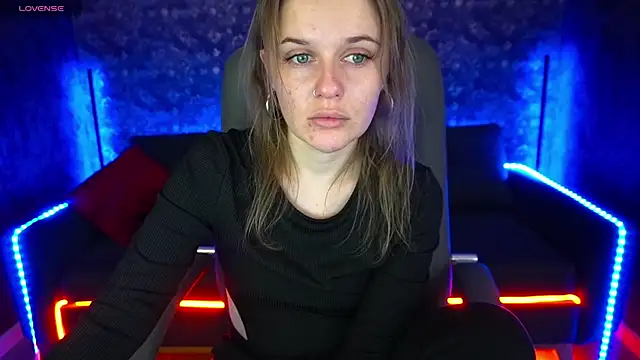 Snapshot of MaribelRiverr_ chatting on February 6, 6:18 am MaribelRiverr online show from February 6, 6:18 am