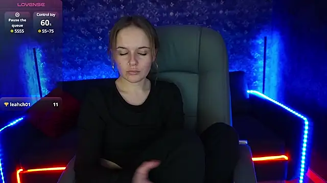 Snapshot of MaribelRiverr_ chatting on February 6, 9:22 am MaribelRiverr online show from February 6, 9:22 am