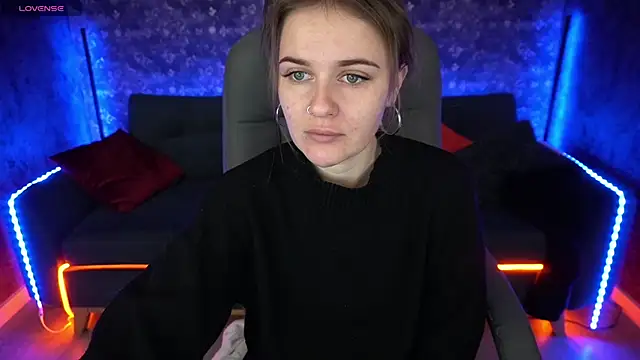 Snapshot of MaribelRiverr_ chatting on February 9, 6:33 am MaribelRiverr online show from February 9, 6:33 am