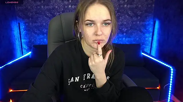 Snapshot of MaribelRiverr_ chatting on February 10, 6:31 am MaribelRiverr online show from February 10, 6:31 am