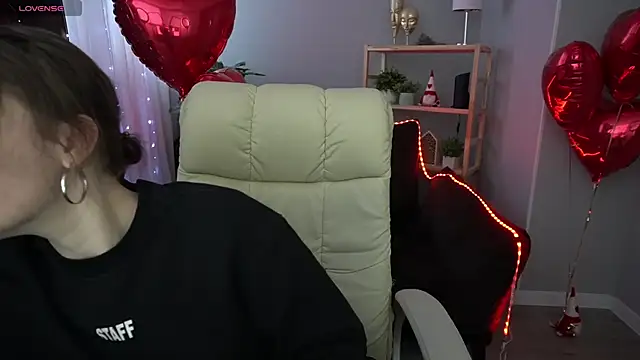 Snapshot of MaribelRiverr_ chatting on February 15, 6:33 am MaribelRiverr online show from February 15, 6:33 am