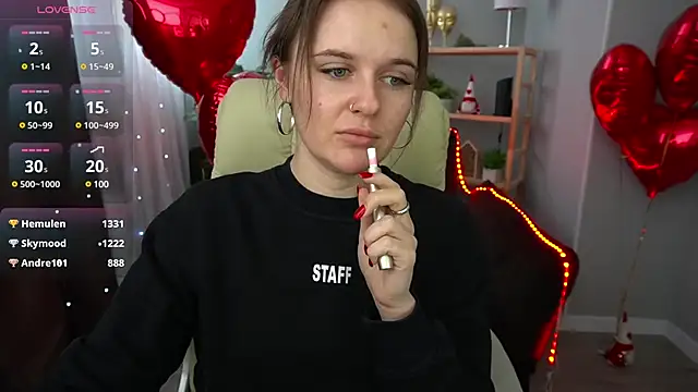 Snapshot of MaribelRiverr_ chatting on February 15, 9:49 am MaribelRiverr online show from February 15, 9:49 am