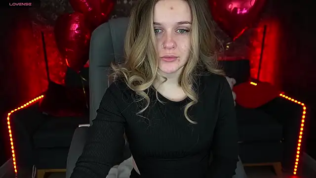 Snapshot of MaribelRiverr_ chatting on February 16, 6:32 am MaribelRiverr online show from February 16, 6:32 am