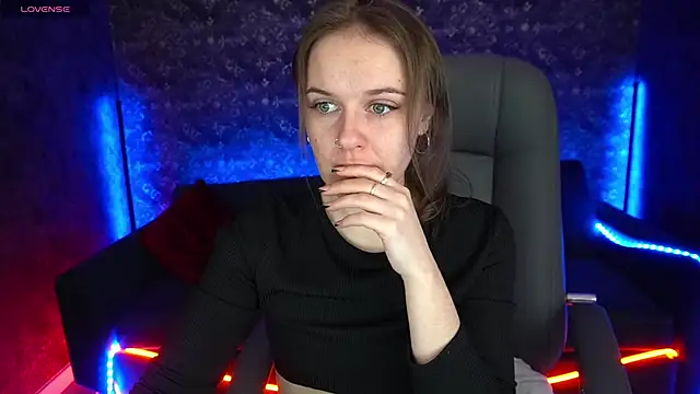 Snapshot of MaribelRiverr_ chatting on March 1, 6:35 am MaribelRiverr online show from March 1, 6:35 am