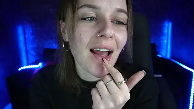 Snapshot of MaribelRiverr_ chatting on March 4, 9:29 am MaribelRiverr online show from March 4, 9:29 am