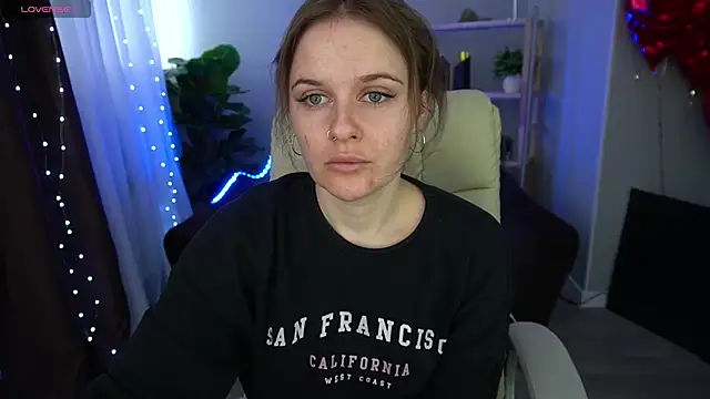 Snapshot of MaribelRiverr_ chatting on March 11, 6:53 am MaribelRiverr online show from March 11, 6:53 am