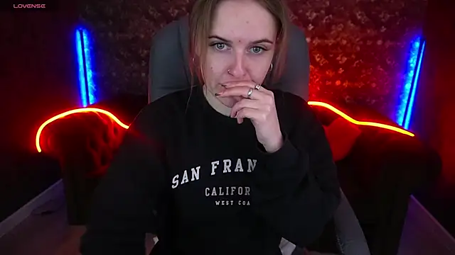 Snapshot of MaribelRiverr_ chatting on March 23, 6:16 am MaribelRiverr online show from March 23, 6:16 am