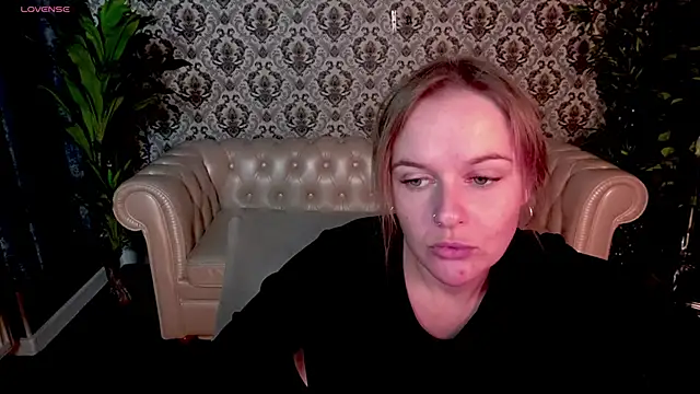 Snapshot of MaribelRiverr_ chatting on September 21, 5:20 am MaribelRiverr online show from September 21, 5:20 am