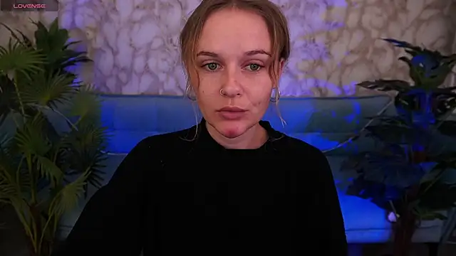 Snapshot of MaribelRiverr_ chatting on October 10, 5:39 am MaribelRiverr online show from October 10, 5:39 am