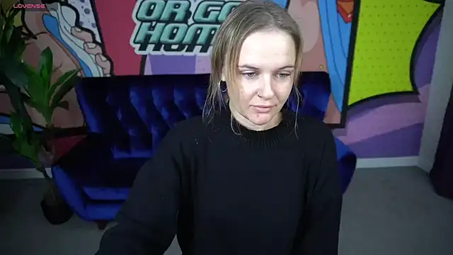 Snapshot of MaribelRiverr_ chatting on October 19, 5:52 am MaribelRiverr online show from October 19, 5:52 am