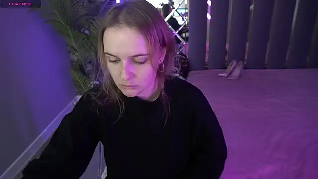 Snapshot of MaribelRiverr_ chatting on November 2, 6:38 am MaribelRiverr online show from November 2, 6:38 am