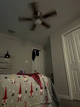 Snapshot of nalaniwett chatting on December 6, 9:13 pm nalaniwett online show from December 6, 9:13 pm