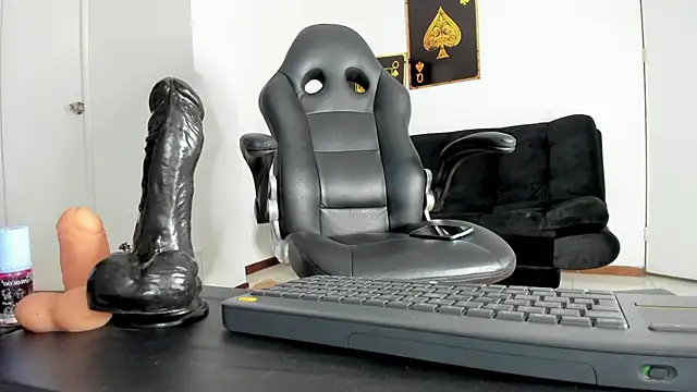 Snapshot of Martinafeet-qos chatting on February 13, 10:22 pm Martinafeet-qos online show from February 13, 10:22 pm