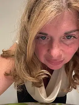 Lombada online show from May 5, 8:28 pm