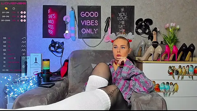 HannaKorsak online show from December 10, 5:44 pm