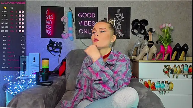 HannaKorsak online show from December 18, 6:57 pm