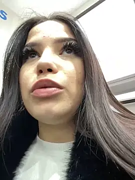 Snapshot of Chloe__Moon chatting on December 8, 2:19 pm Chloe Moon online show from December 8, 2:19 pm