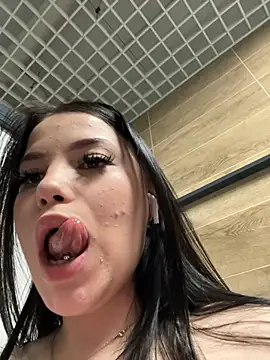 Snapshot of Chloe__Moon chatting on January 31, 10:10 pm Chloe Moon online show from January 31, 10:10 pm