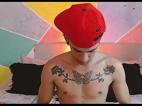 Snapshot of tylor_boy chatting on February 3, 10:59 pm tylor boy online show from February 3, 10:59 pm