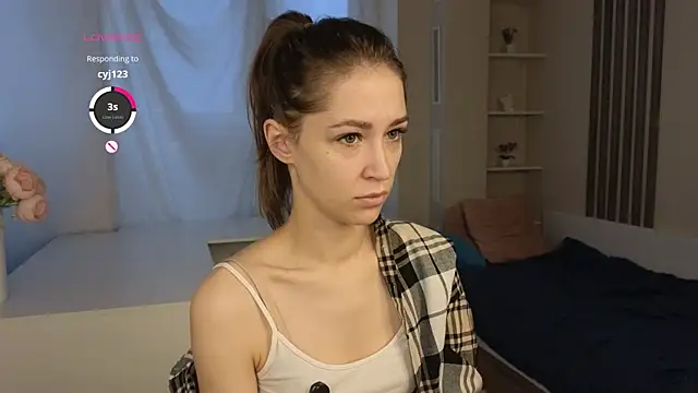 RennieLewis online show from October 30, 4:03 am