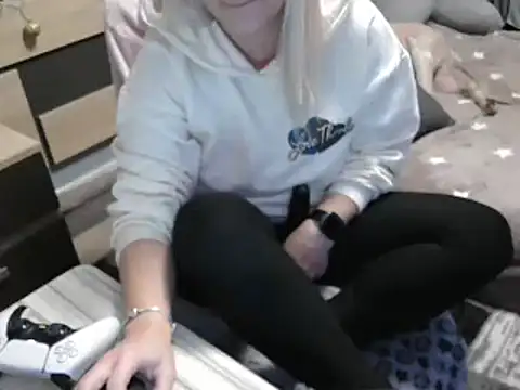 LaRa forU online show from January 4, 9:09 pm