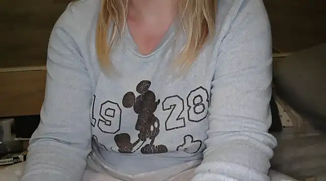 LaRa forU online show from March 2, 10:38 pm