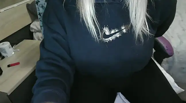 LaRa forU online show from March 3, 8:21 pm