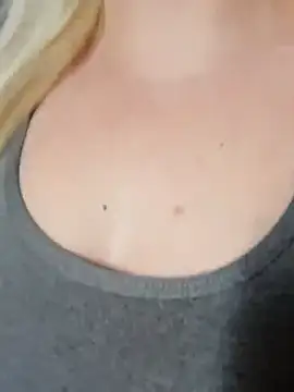 LaRa forU online show from March 5, 12:00 pm