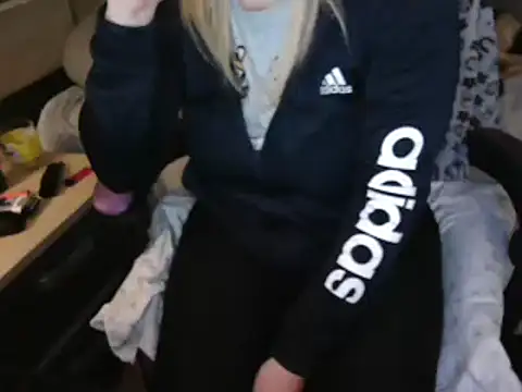 LaRa forU online show from March 13, 6:23 pm