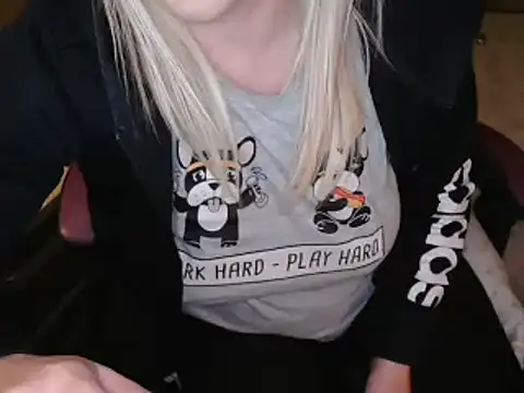 LaRa forU online show from March 14, 4:09 pm