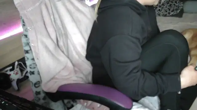 LaRa forU online show from March 17, 4:43 pm