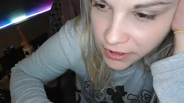 LaRa forU online show from March 22, 9:42 pm