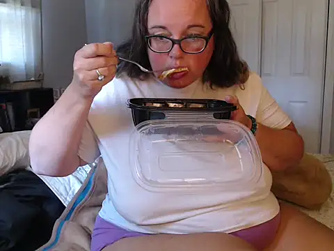 LauLauPAWG online show from September 19, 4:40 pm