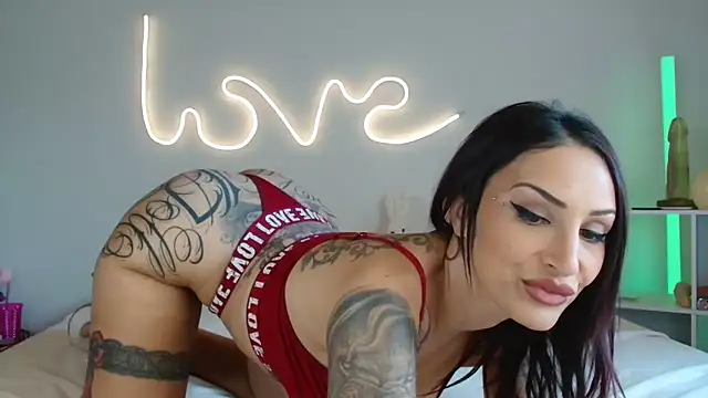 JuliaVegaOff online show from May 7, 11:26 am
