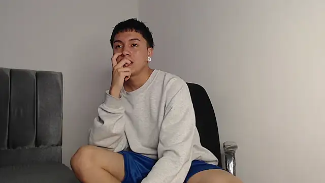 alex-lover online show from November 8, 1:39 am